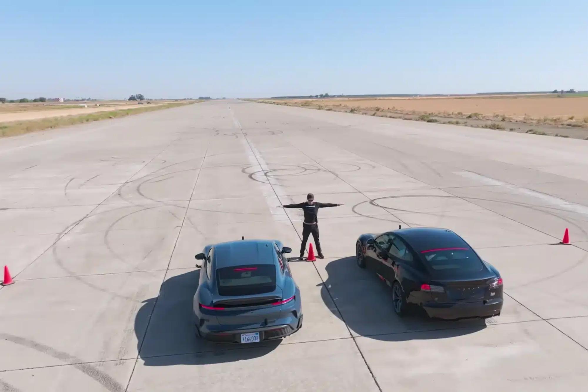 Drag Race: Taycan Turbo GT vs Tesla Model S Plaid [+video]